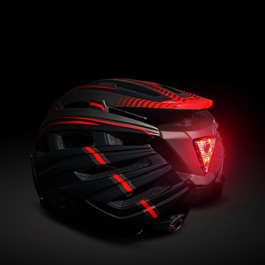 Helm mit Licht und Visier